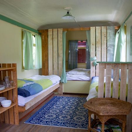 Le Bon Chemin Roulotte Hotell Sainte-Nathalène Eksteriør bilde