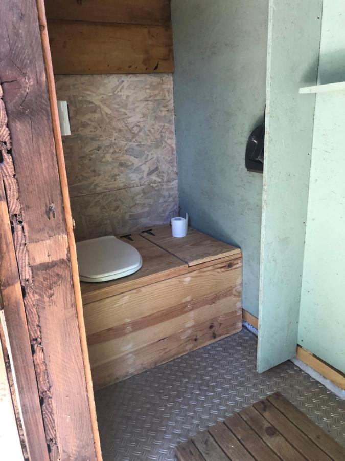 Le Bon Chemin Roulotte Hotell Sainte-Nathalène Eksteriør bilde